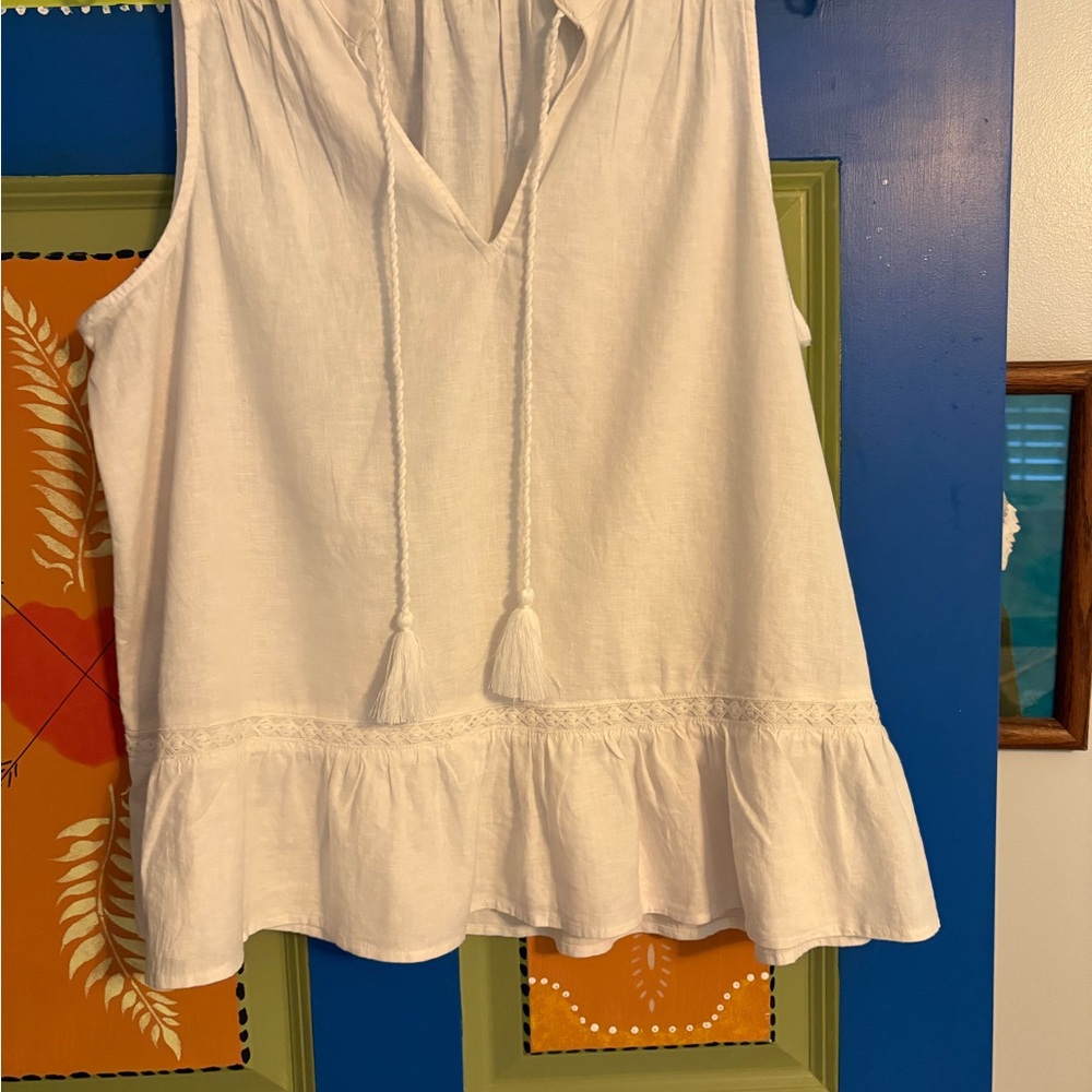 Crown & Ivy white linen blend, sleeveless blouse medium